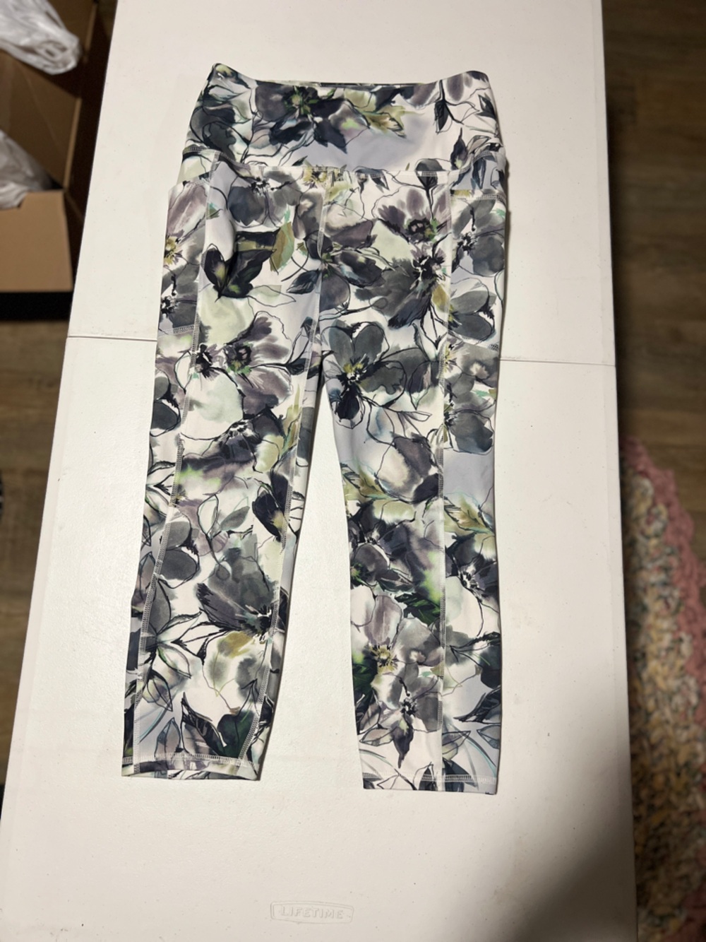 RBX Printed Cropped Leggings  and side pockets.